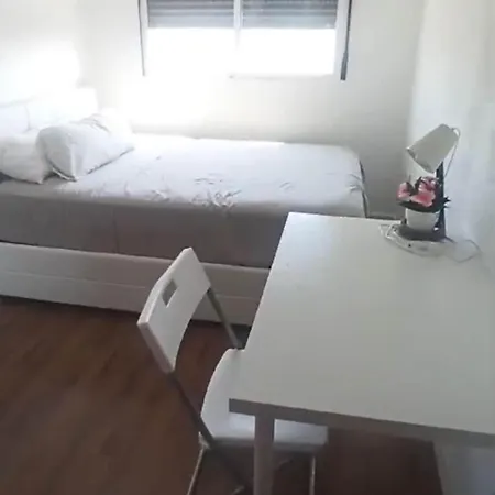 Moderno Y Confortable דירה